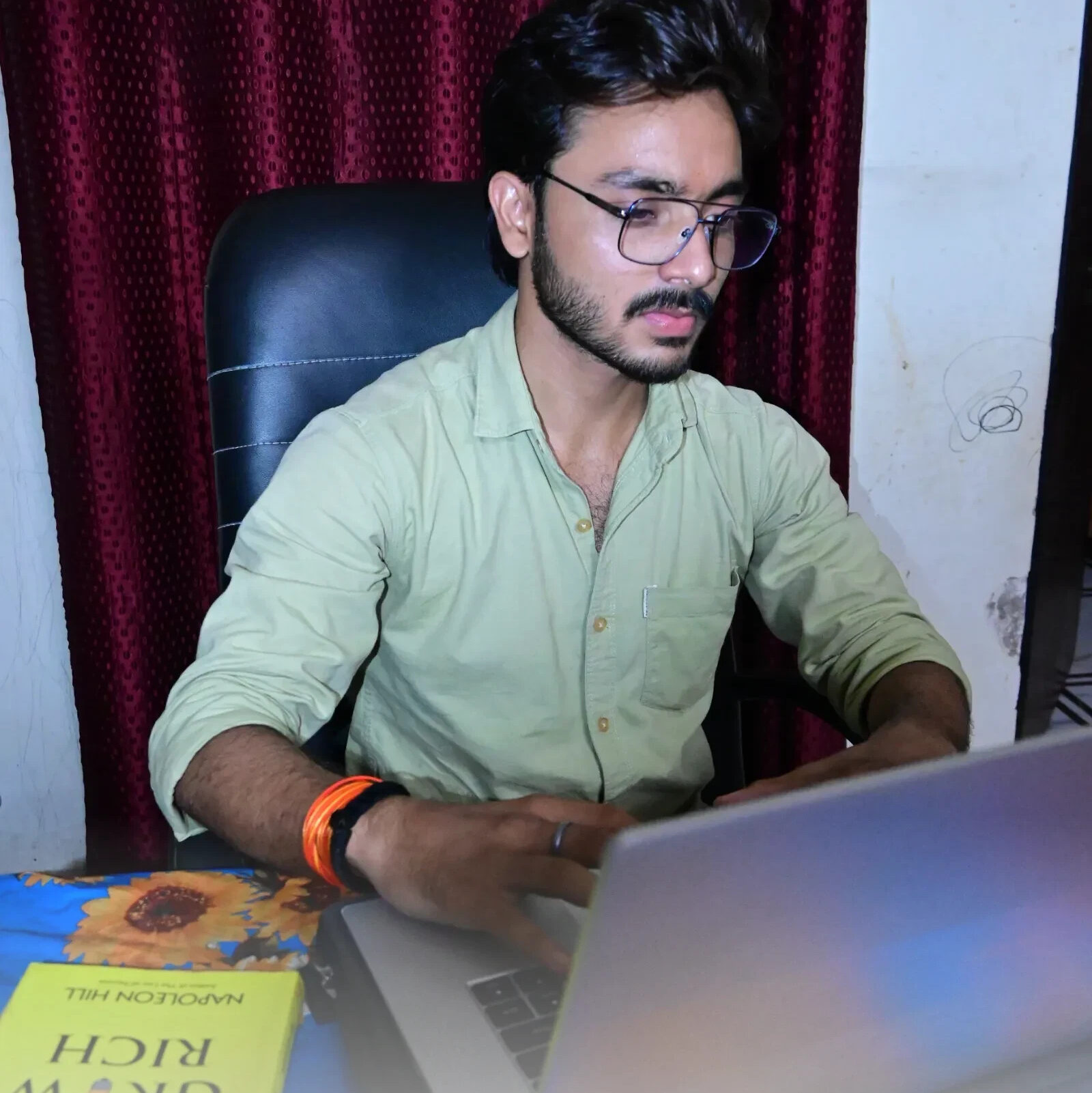 Who is Vedansh Pandey?